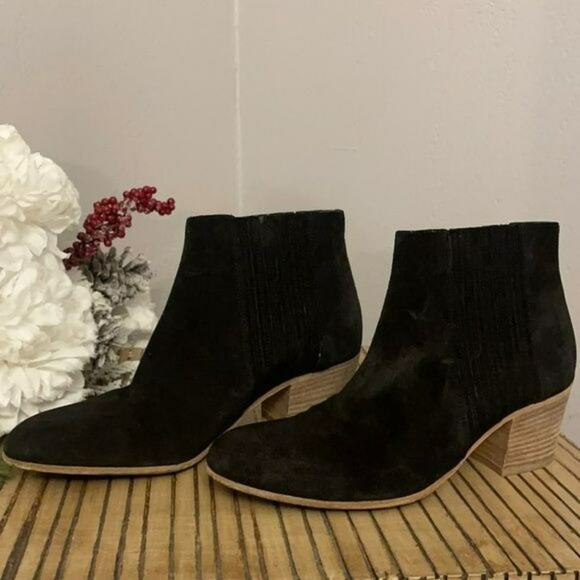 Vince Women's Suede Ankle Booties Black 7M Made in Italy - Picture 2 of 9